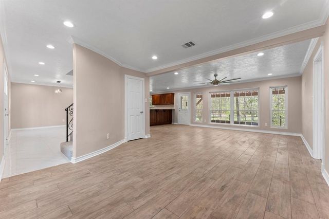 420 E Lake Drive, Livingston, TX 77351