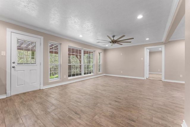 420 E Lake Drive, Livingston, TX 77351
