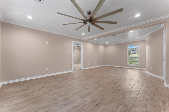 420 E Lake Drive, Livingston, TX 77351
