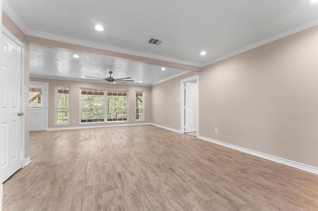 420 E Lake Drive, Livingston, TX 77351