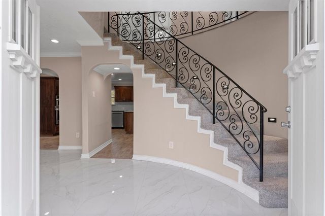 420 E Lake Drive, Livingston, TX 77351