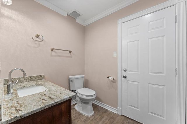 420 E Lake Drive, Livingston, TX 77351