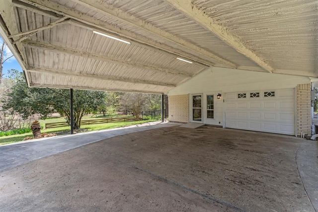 420 E Lake Drive, Livingston, TX 77351