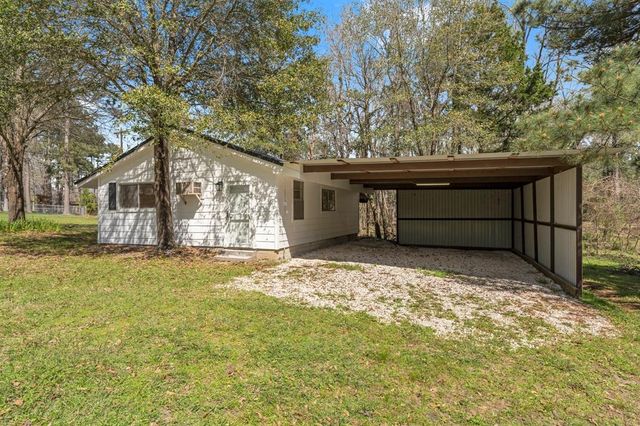 420 E Lake Drive, Livingston, TX 77351