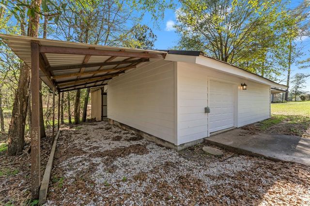 420 E Lake Drive, Livingston, TX 77351