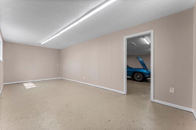 420 E Lake Drive, Livingston, TX 77351