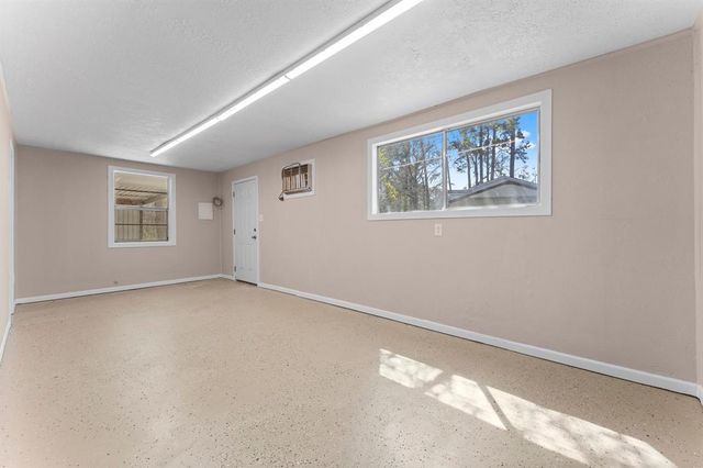 420 E Lake Drive, Livingston, TX 77351