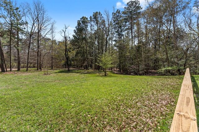 420 E Lake Drive, Livingston, TX 77351