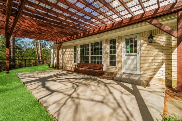 420 E Lake Drive, Livingston, TX 77351