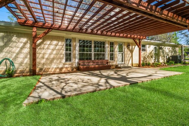 420 E Lake Drive, Livingston, TX 77351