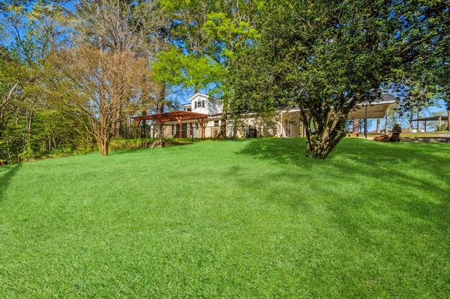 420 E Lake Drive, Livingston, TX 77351