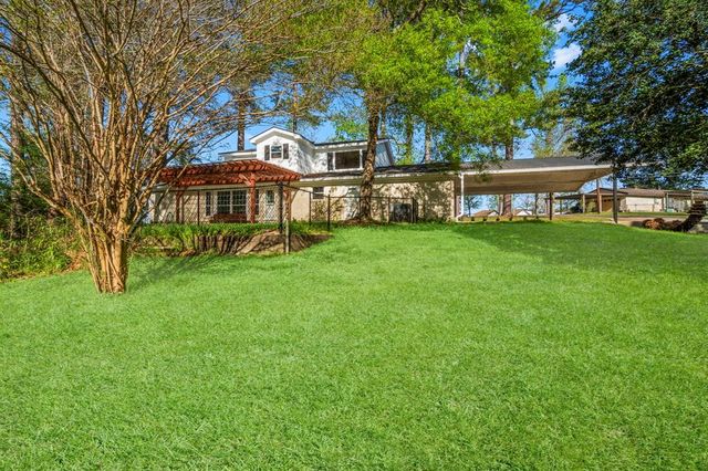 420 E Lake Drive, Livingston, TX 77351