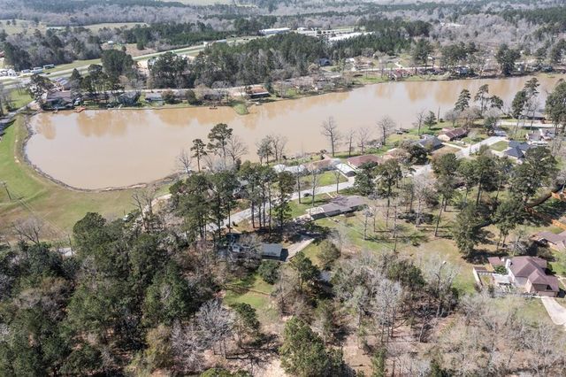 420 E Lake Drive, Livingston, TX 77351