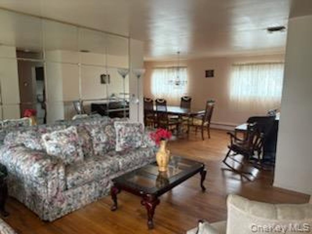 35 Circle Lane, Bay Shore, NY 11706 — photo 3
