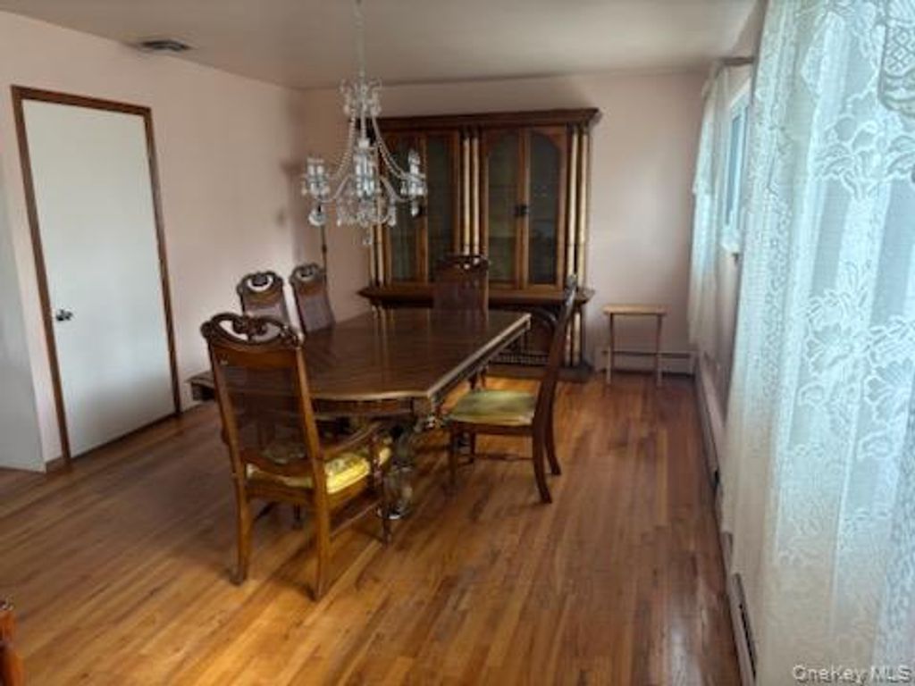 35 Circle Lane, Bay Shore, NY 11706 — photo 4