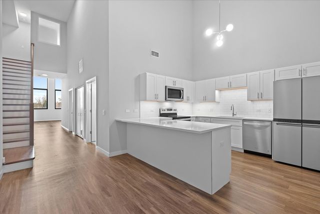 1900 W Lawrence Avenue 228, Chicago, IL 60640