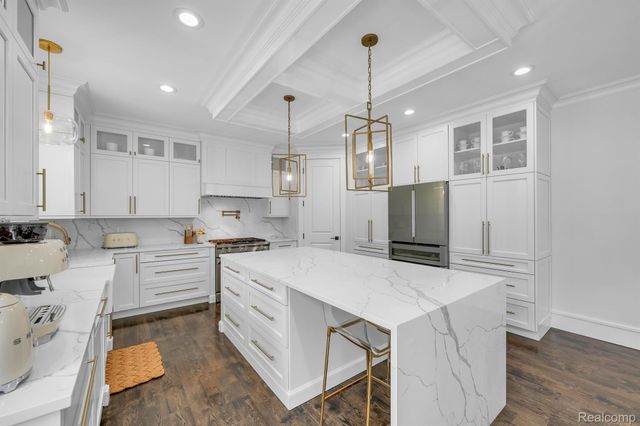 29135 SCOTTEN Street, Farmington Hills, MI 48336