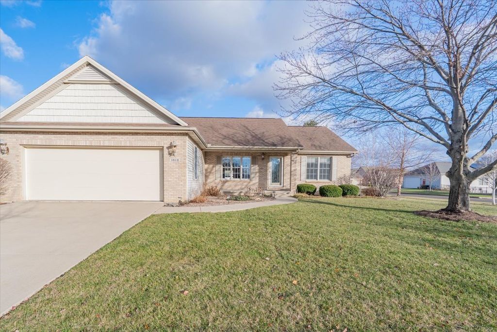 1612 Myra Lane, Bloomington, IL 61704