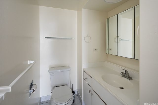 1617 Keeaumoku Street 704, Honolulu, HI 96822
