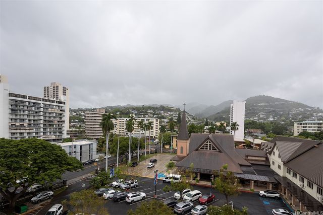 1617 Keeaumoku Street 704, Honolulu, HI 96822