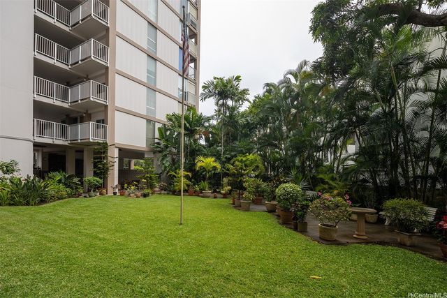 1617 Keeaumoku Street 704, Honolulu, HI 96822