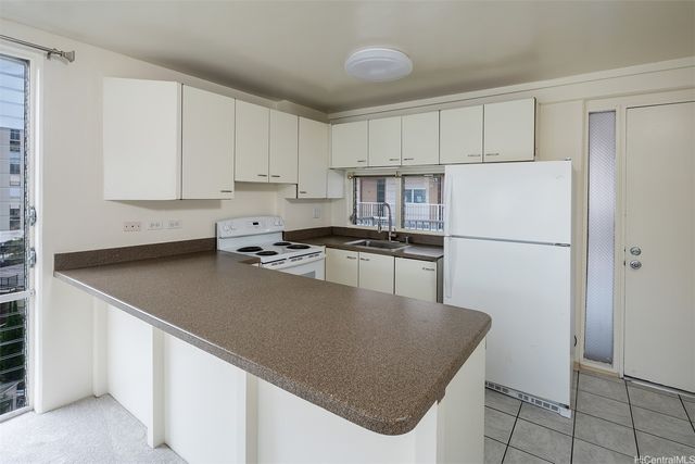 1617 Keeaumoku Street 704, Honolulu, HI 96822