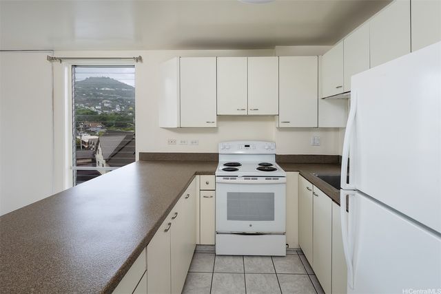 1617 Keeaumoku Street 704, Honolulu, HI 96822