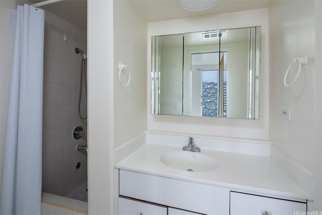 1617 Keeaumoku Street 704, Honolulu, HI 96822