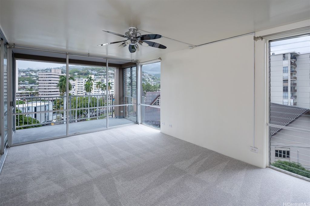 1617 Keeaumoku Street 704, Honolulu, HI 96822