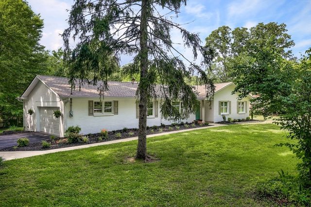 1281 Winterhill Dr, Cookeville, TN 38501