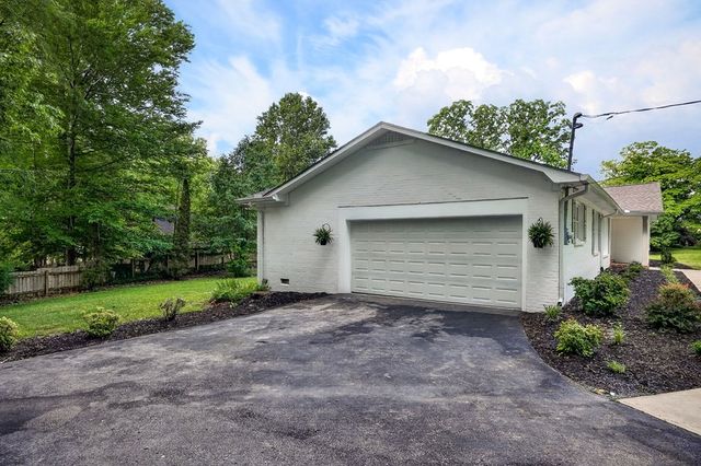 1281 Winterhill Dr, Cookeville, TN 38501