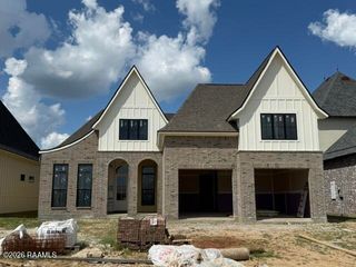 121 Summit Heights Dr, Youngsville, LA 70592