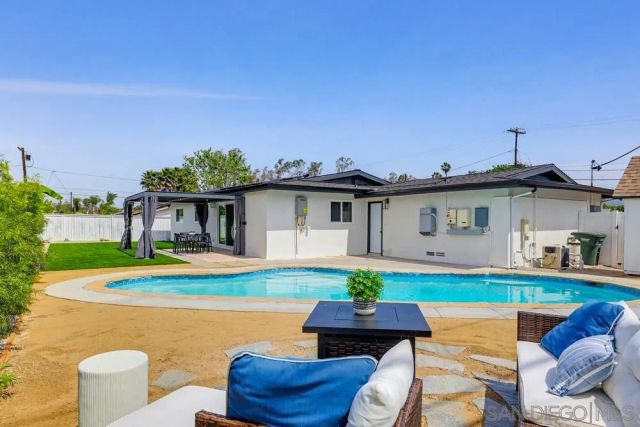 12804 Carriage, Poway, CA 92064