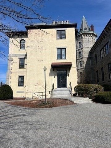 201 Thorndike Street 1-27, Lowell, MA 01852