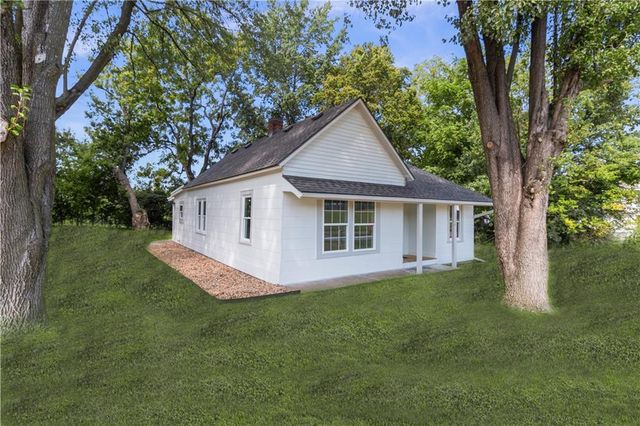 1224 Windsor Street, Independence, MO 64055