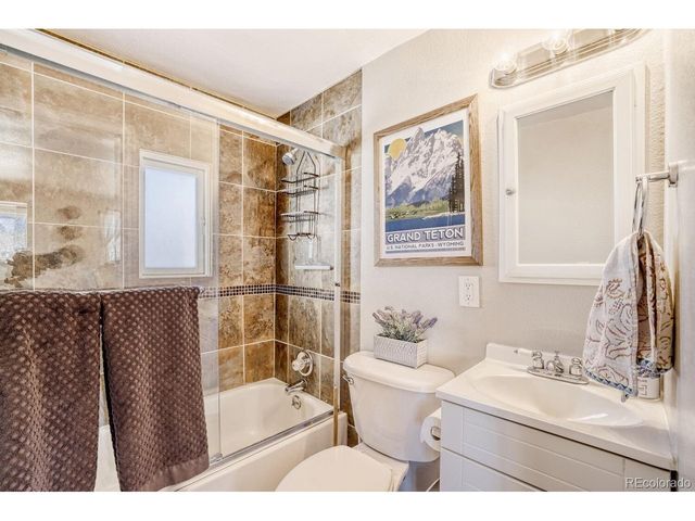 1070 Urban St, Lakewood, CO 80401