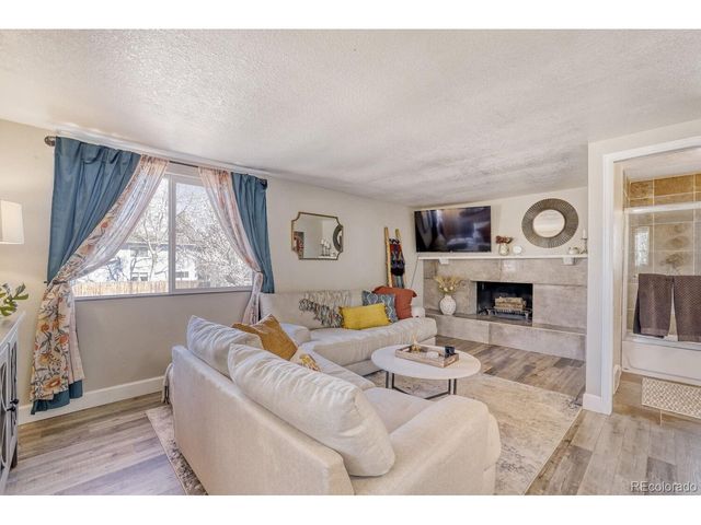 1070 Urban St, Lakewood, CO 80401