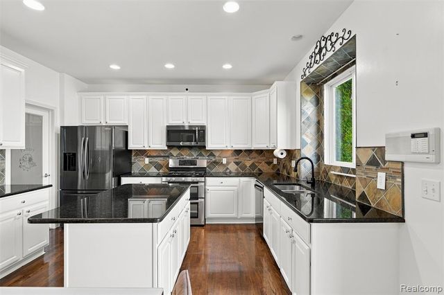 49894 Bloomsbury Lane, Macomb, MI 48044