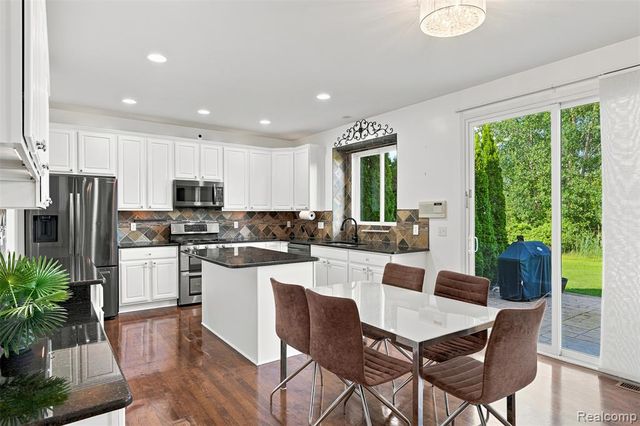 49894 Bloomsbury Lane, Macomb, MI 48044