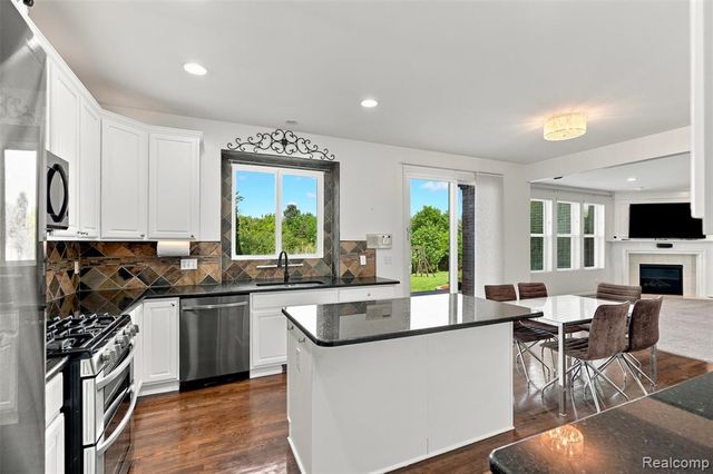 49894 Bloomsbury Lane, Macomb, MI 48044