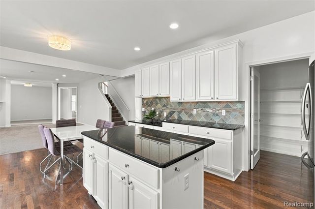 49894 Bloomsbury Lane, Macomb, MI 48044