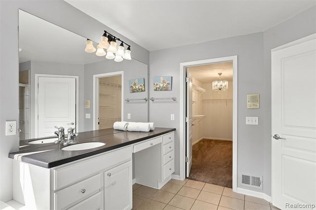 49894 Bloomsbury Lane, Macomb, MI 48044