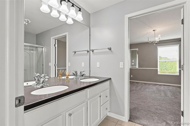 49894 Bloomsbury Lane, Macomb, MI 48044