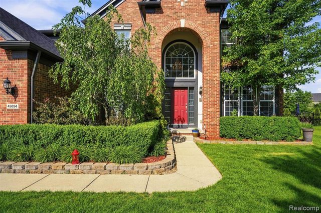 49894 Bloomsbury Lane, Macomb, MI 48044