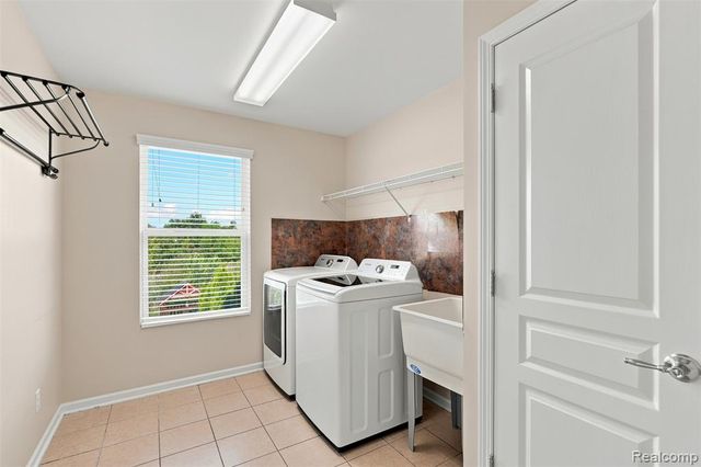 49894 Bloomsbury Lane, Macomb, MI 48044