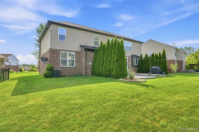 49894 Bloomsbury Lane, Macomb, MI 48044
