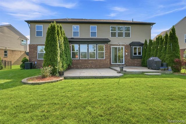 49894 Bloomsbury Lane, Macomb, MI 48044