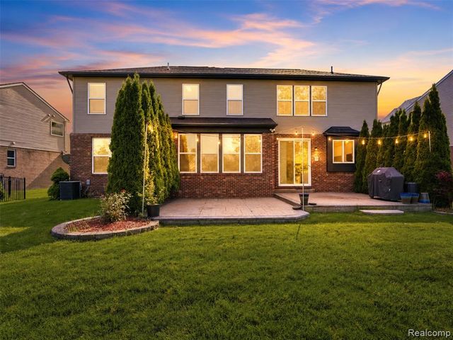 49894 Bloomsbury Lane, Macomb, MI 48044