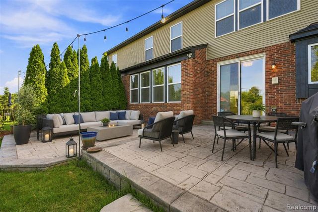 49894 Bloomsbury Lane, Macomb, MI 48044