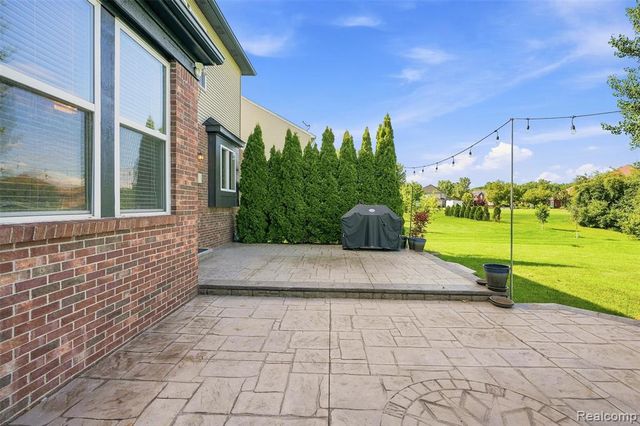 49894 Bloomsbury Lane, Macomb, MI 48044